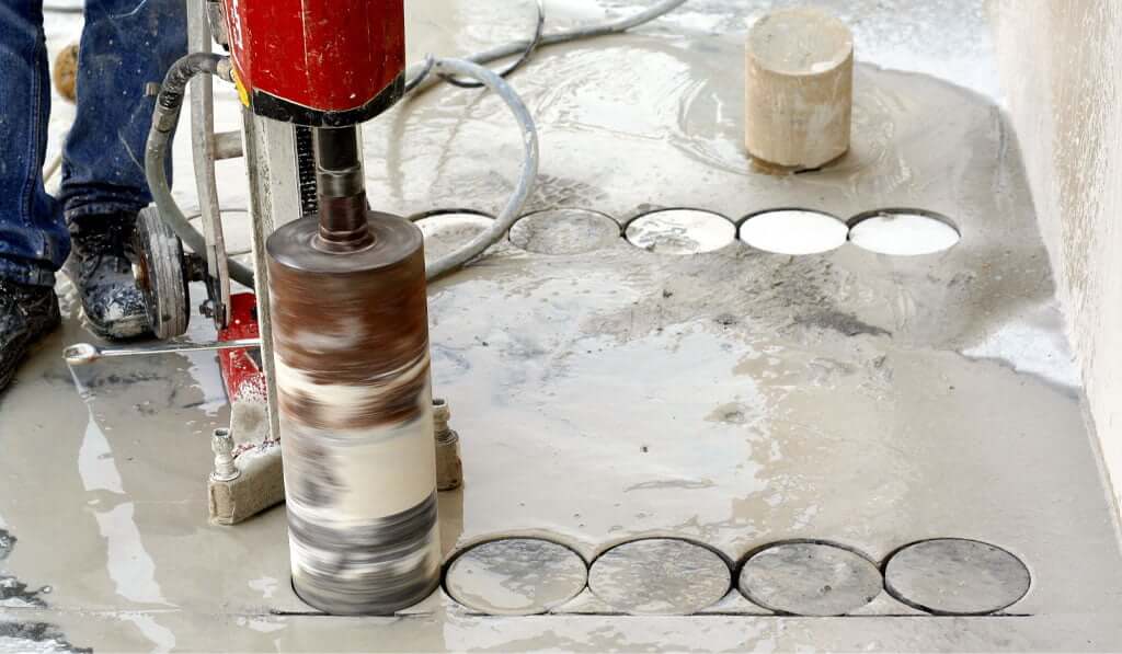 bušenje betona - na slici je vrh bušilice koja buši pod